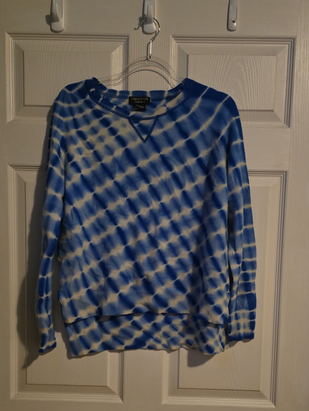 100% Cashmere Lord & Taylor  (thick & Warm) Blue And White Tie Dye